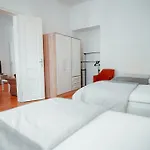 Raimond Apartment Ottakring Top 14